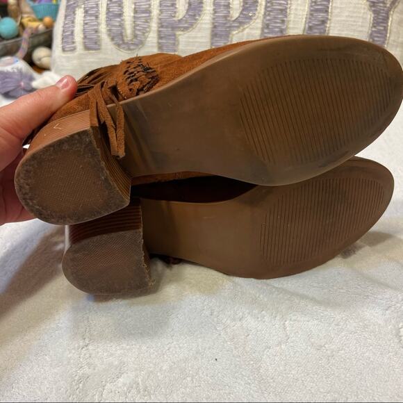 Maurices Faux Suede Cognac Brown Fringe Ankle Boots Size 7.5 - Picture 8 of 12